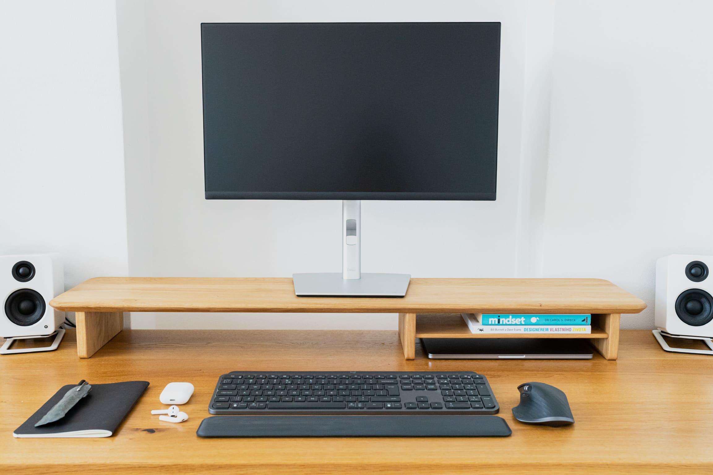 Natural oak Grindwood monitor stand with one screen